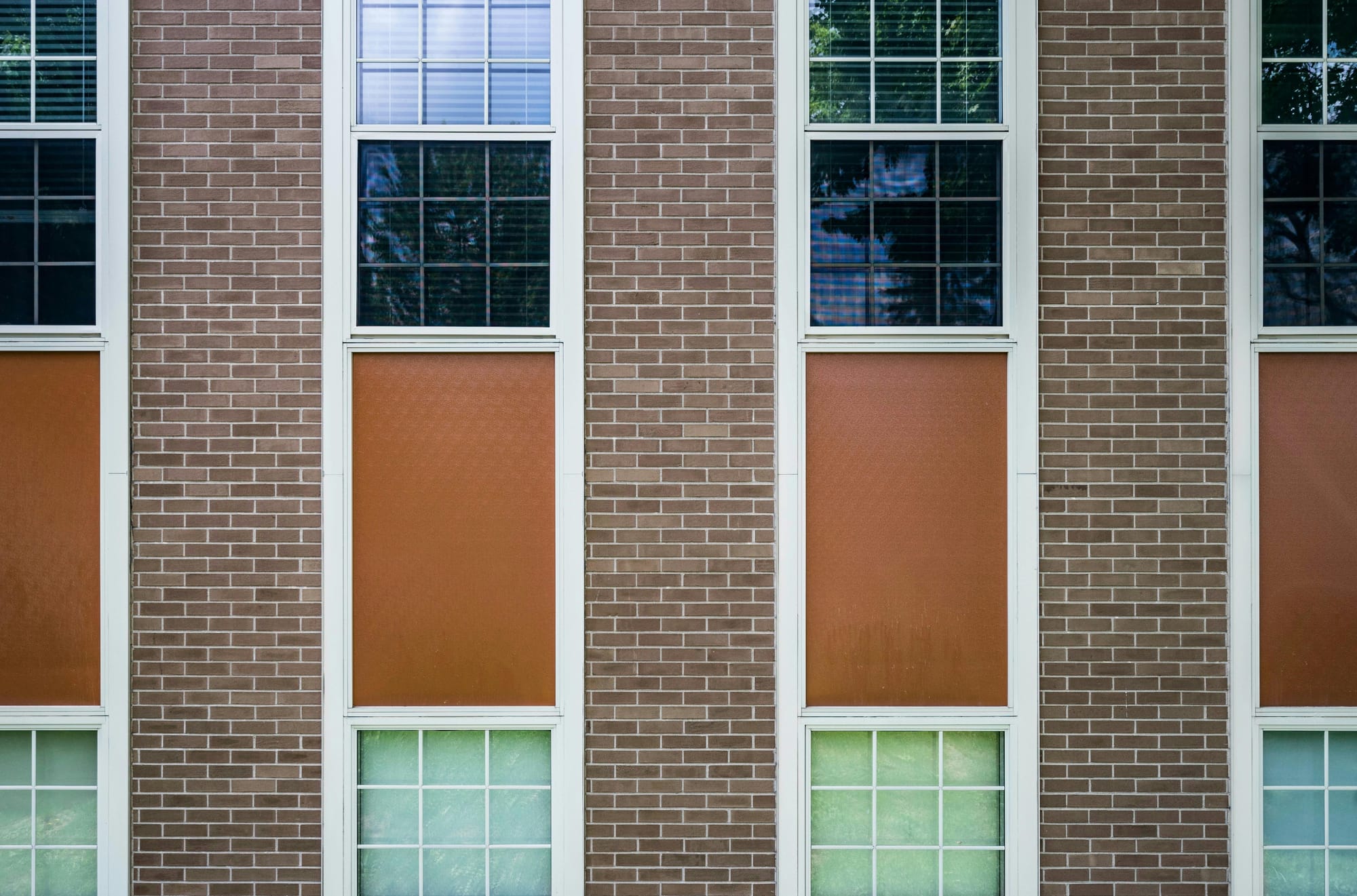 The outer face of a modern school building